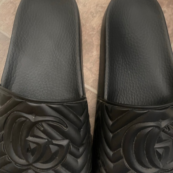 Men\'s matelassé rubber slide